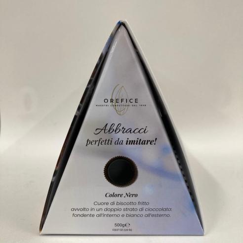 Confetteria Orefice - Abbracci biscotto avvolto da cioccolato colore nero 500g