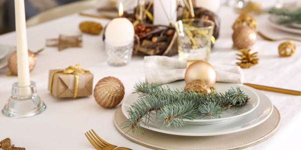 5 idee per apparecchiare la tavola di Capodanno a tema gold