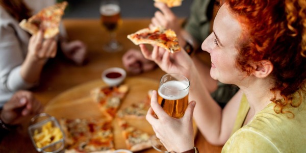 Come organizzare un pizza party perfetto a casa in poche mosse