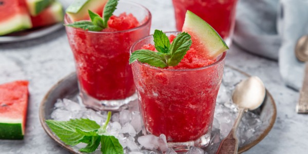 Voglia di bibite fresche? Ecco come tritare il ghiaccio a casa!