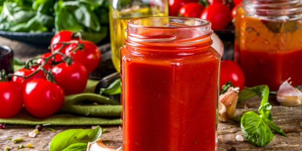 Passata di pomodoro: come si fa e qual è l'occorrente per farla a casa