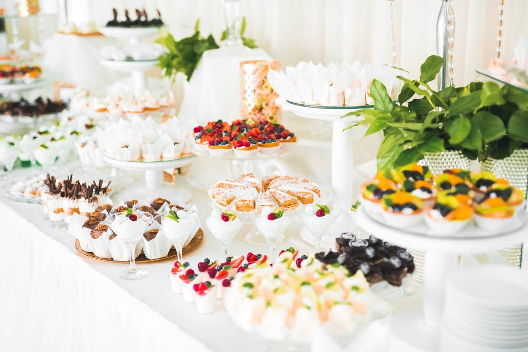 Festa in casa? Ecco come addobbare un tavolo da buffet originale!