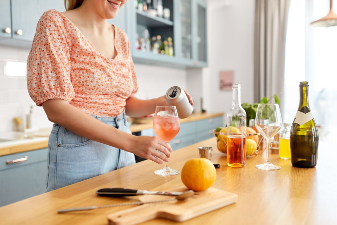 Cosa serve per fare cocktail in casa? 7 attrezzi che ogni barman dovrebbe avere