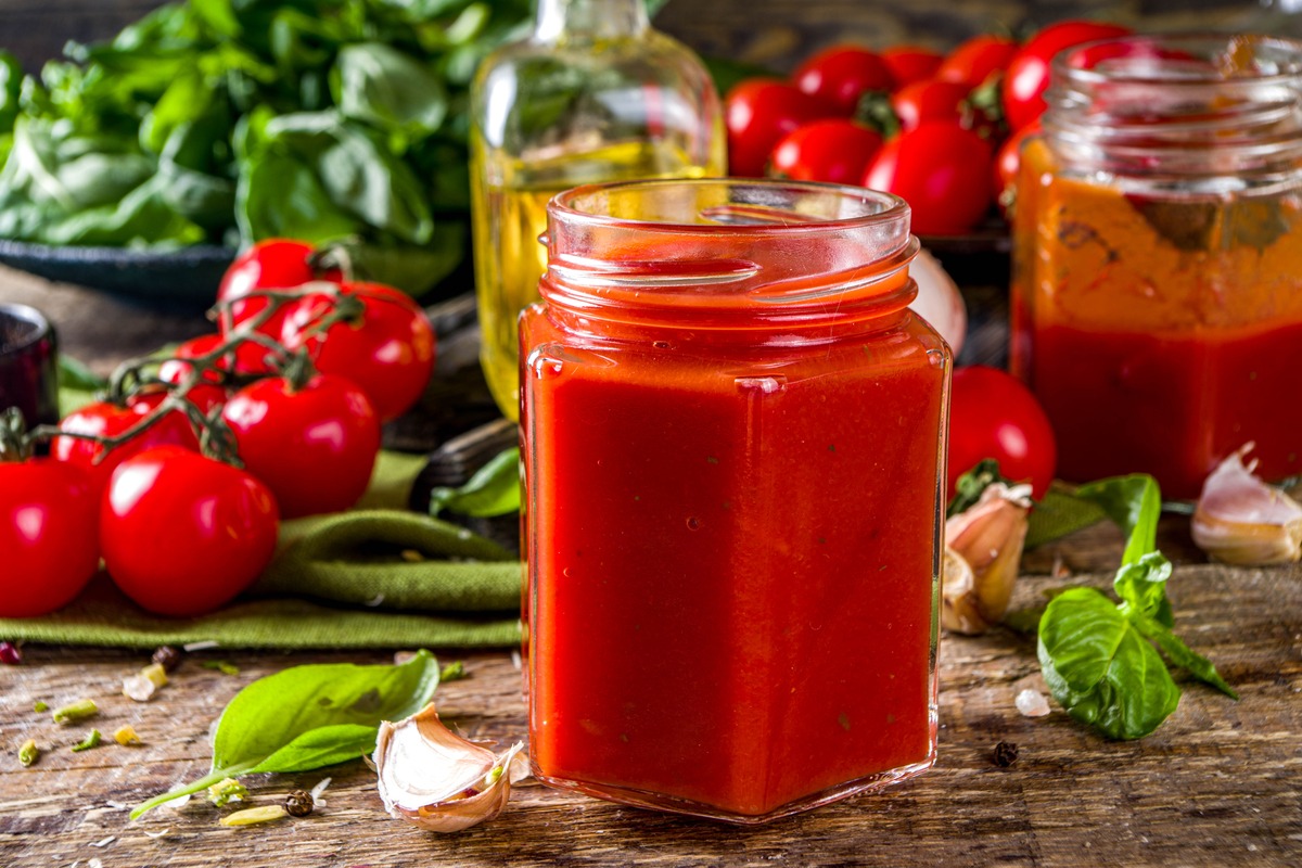 Passata di pomodoro: come si fa e qual è l'occorrente per farla a casa